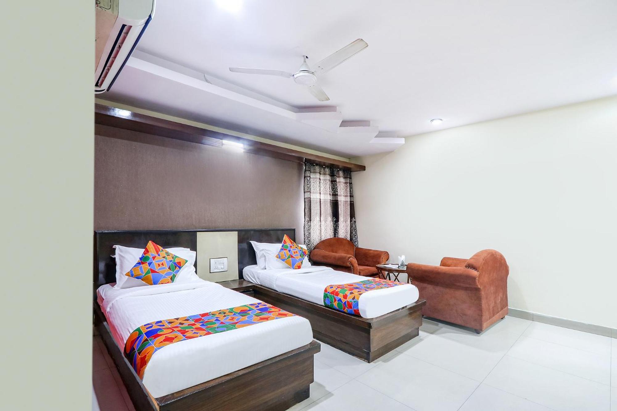 FabHotel Royal Residency Lakdikapul Hyderabad Exterior foto